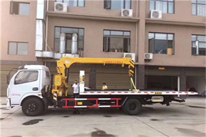 元江附近汽车轮胎更换